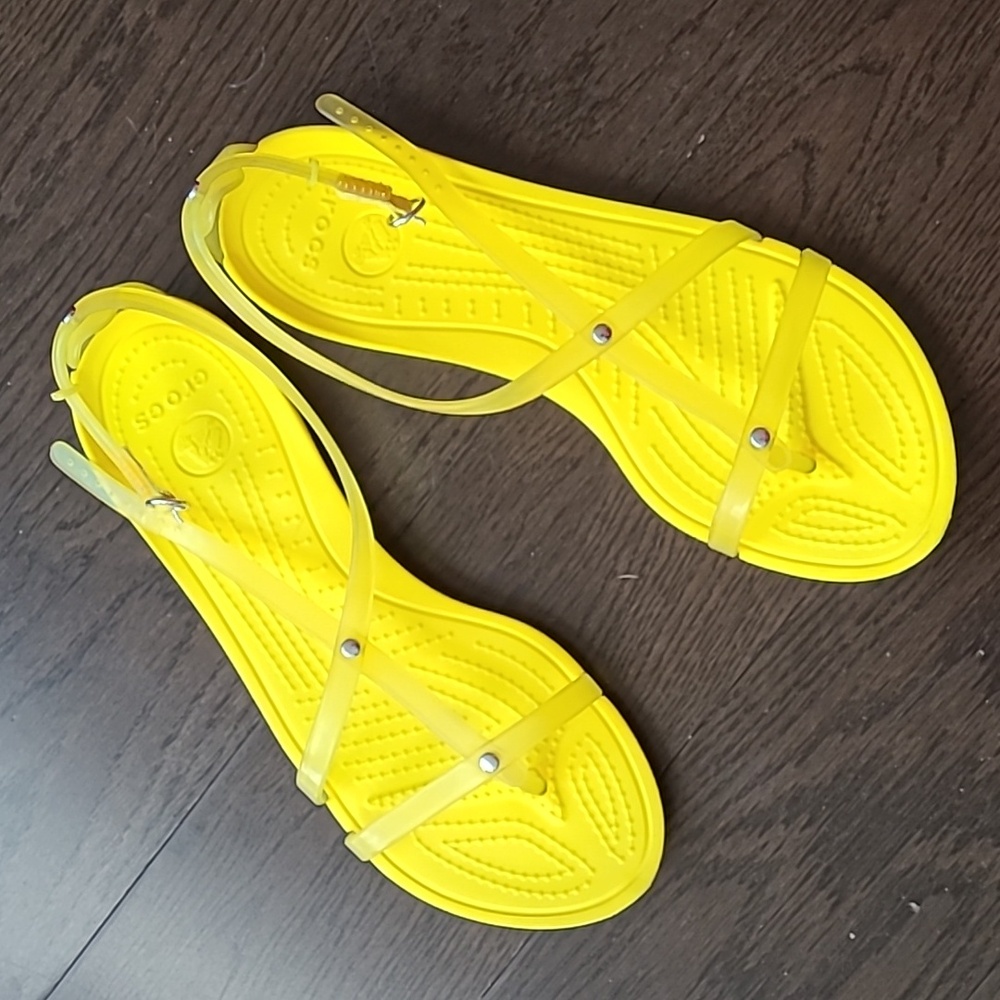 EUC s.8 Crocs canary yellow sandals